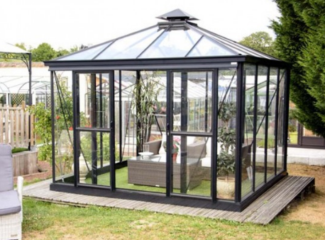 Les avantages et les matériaux pour la construction d’une serre de jardin